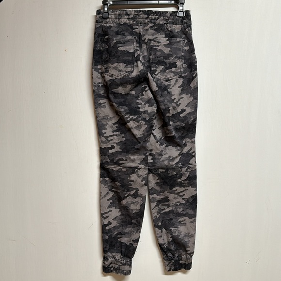Spanx Stretch Twill‎ Cargo Black and Gray Camo Print Joggers Size 8 - Picture 6 of 10